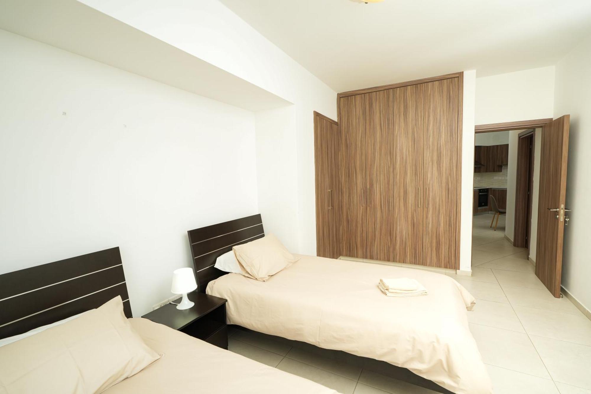Halcyon Central Apartment ラルナカ エクステリア 写真