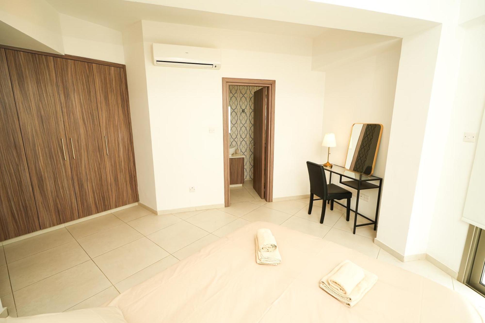 Halcyon Central Apartment ラルナカ エクステリア 写真