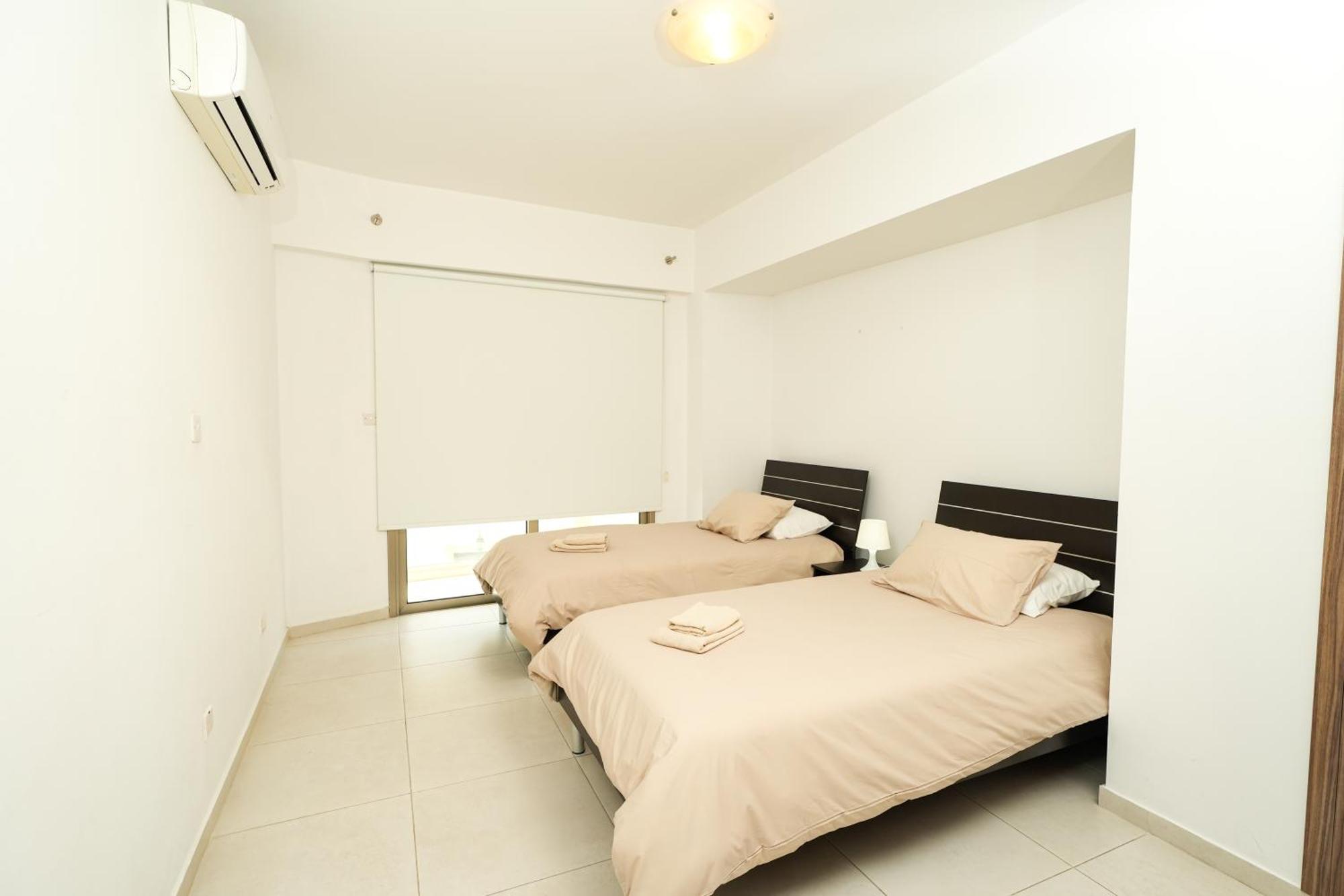 Halcyon Central Apartment ラルナカ エクステリア 写真